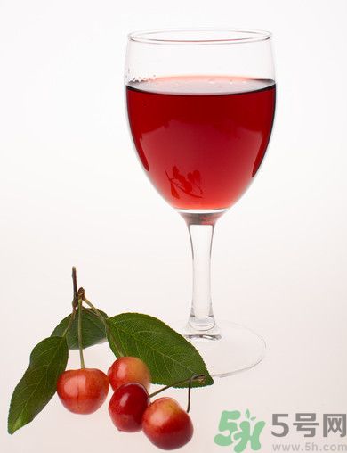 櫻桃泡酒能治療痛風嗎？櫻桃泡酒能喝嗎？