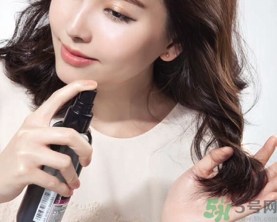 中長微卷鮑伯頭怎么弄？大人味浪漫鮑伯頭