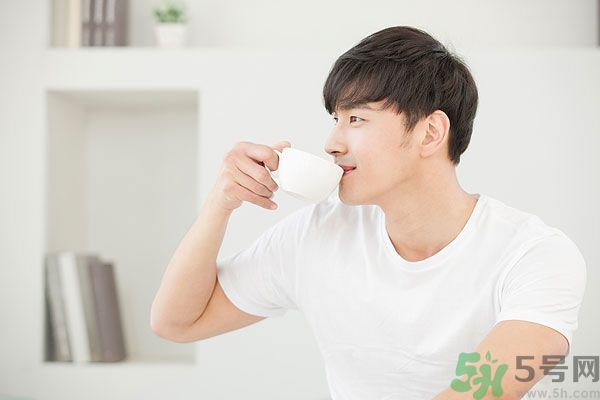 左撇子真的更聰明嗎？左撇子的優(yōu)勢與劣勢