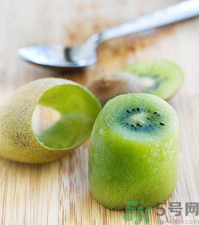 喉嚨痛可以吃獼猴桃嗎？喉嚨痛吃獼猴桃會(huì)怎么樣？