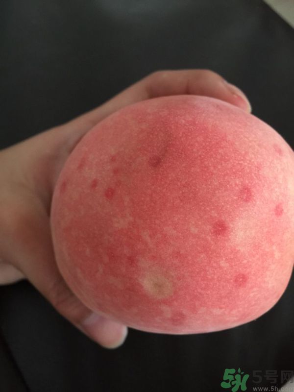 桃子上有紅點能吃嗎？桃子上有黑點可以吃嗎？