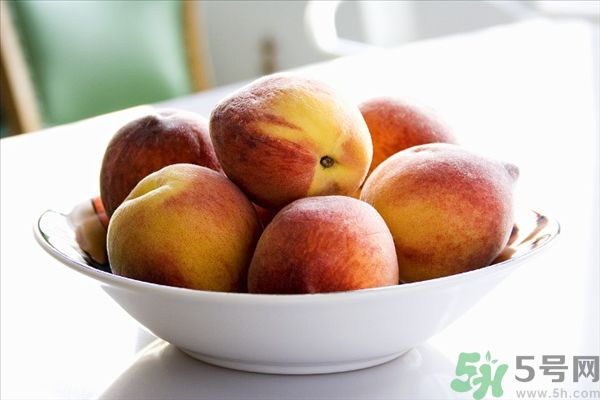 桃子上有紅點能吃嗎？桃子上有黑點可以吃嗎？