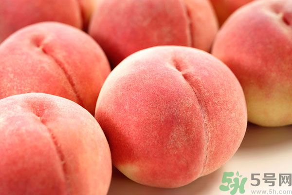 菠蘿可以和桃子一起吃嗎？菠蘿和桃子一起吃可以嗎？