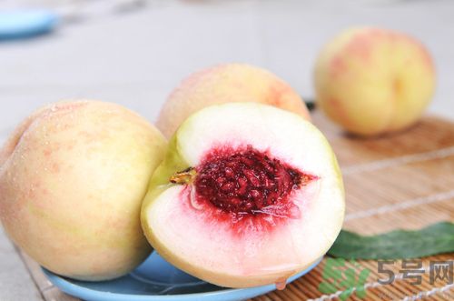 桃子吃多了容易便秘嗎？桃子吃多了會(huì)肚子疼嗎？