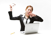 打哈欠流眼淚是怎么回事？打哈欠為什么會(huì)流眼淚？