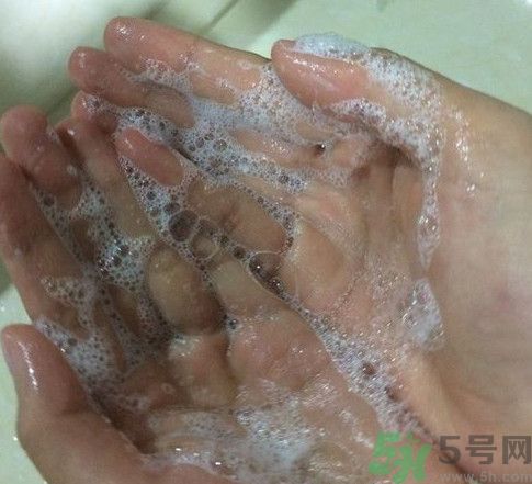 一人一方龍腦祛痘凈顏洗面奶怎么樣？好用嗎？