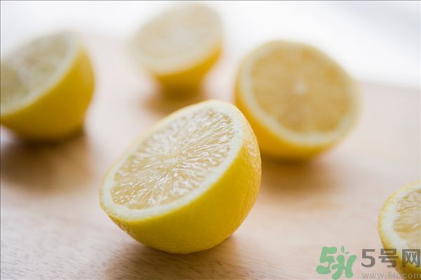 檸檬汁蛋清面粉做面膜能祛斑嗎？檸檬汁蛋清面粉能做面膜嗎？