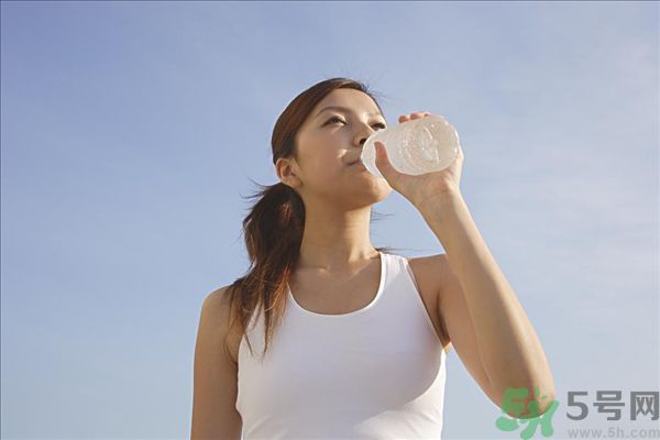 邊跑步邊喝豆?jié){可以嗎？跑步的時(shí)候喝豆?jié){好嗎？
