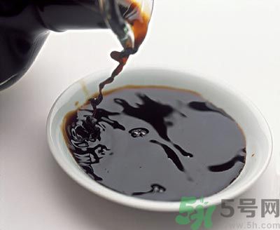 炒菜用白醋還是米醋好？白醋可以用來炒菜嗎？
