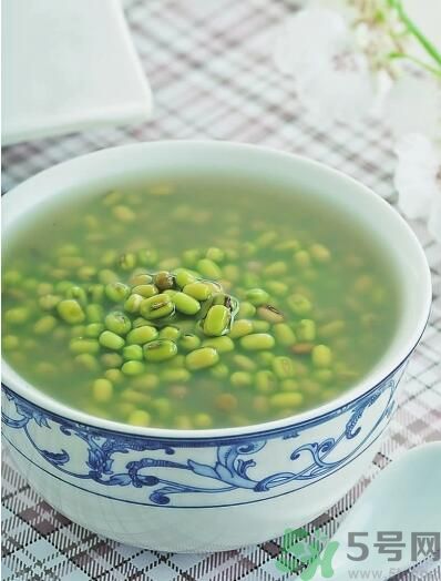菊花晶能喝綠豆湯一起喝嗎？菊花晶和綠豆湯可以一起喝嗎？