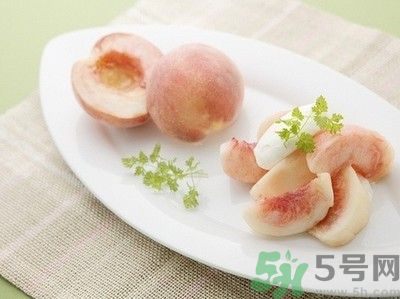 吃桃子臉上癢是怎么回事？吃桃子臉上癢怎么辦？