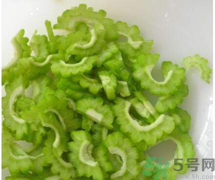 苦瓜和皮蛋一起吃能降火嗎？苦瓜能和皮蛋一起吃嗎？