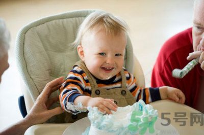 小孩子咬鉛筆會鉛中毒嗎？小孩子咬鉛筆會影響身體健康嗎？