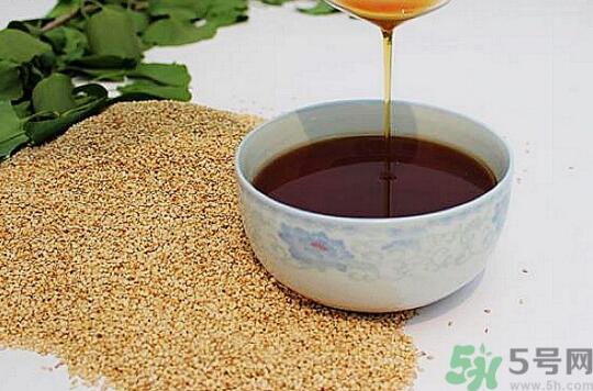 夏天小磨油要不要放冰箱？小磨油可不可以放冰箱？