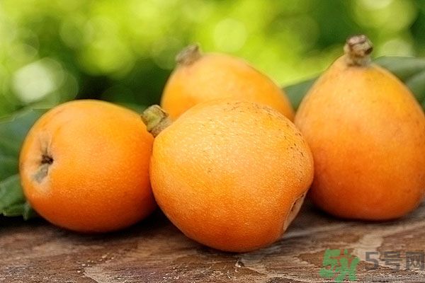 枇杷能跟百合一起煮嗎？ 枇杷能和銀耳一起煮嗎？