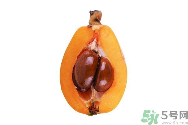 枇杷能跟百合一起煮嗎？ 枇杷能和銀耳一起煮嗎？