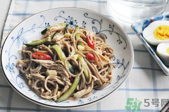 蕎麥怎么做成面條？蕎麥面條怎么做好吃？