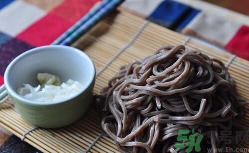 蕎麥怎么做成面條？蕎麥面條怎么做好吃？