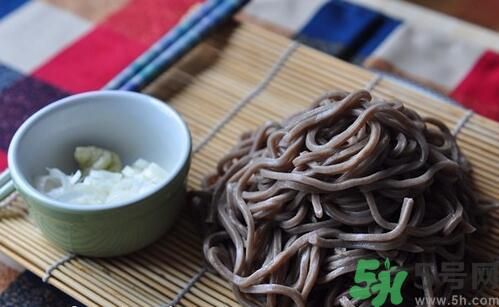 蕎麥?zhǔn)前l(fā)物嗎？蕎麥?zhǔn)遣皇前l(fā)物？