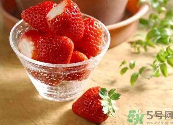 楊梅可以和草莓一起吃嗎？楊梅能和草莓一起吃嗎？