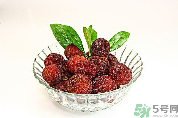 吃楊梅時可以喝茶嗎？吃楊梅時喝茶有什么壞處？