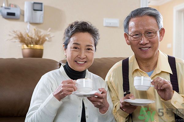 吃楊梅時可以喝茶嗎？吃楊梅時喝茶有什么壞處？