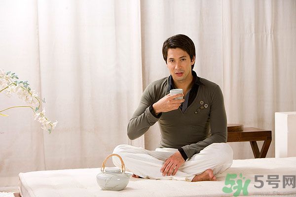 吃楊梅時可以喝茶嗎？吃楊梅時喝茶有什么壞處？