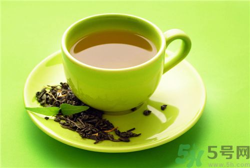 吃楊梅能喝茶嗎？吃楊梅的時(shí)候可以喝茶嗎？