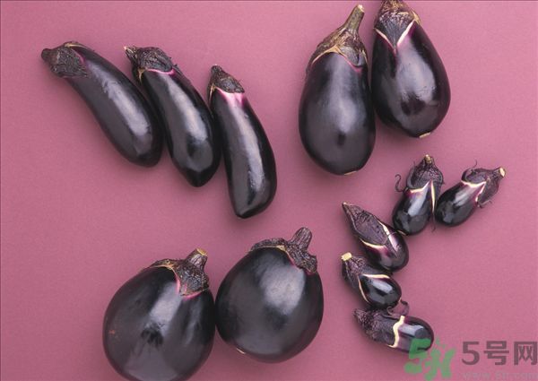 茄子里面發(fā)棕色能吃嗎？茄子里面有褐色能吃嗎？