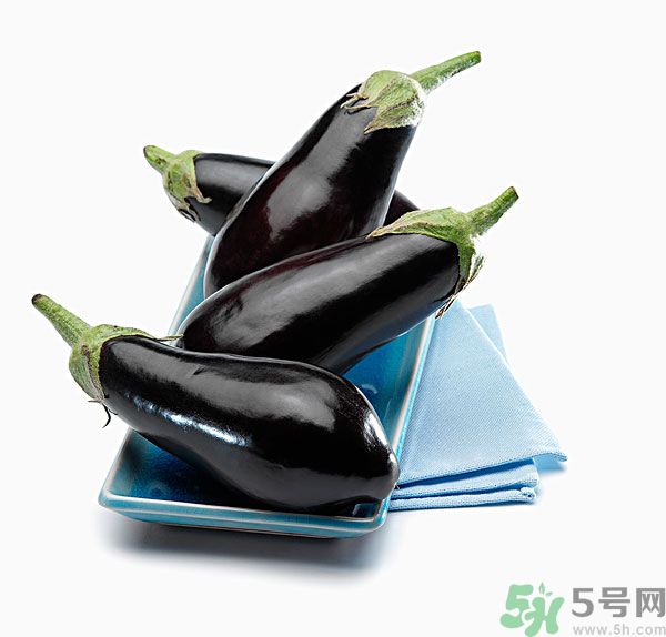 茄子里面發(fā)棕色能吃嗎？茄子里面有褐色能吃嗎？