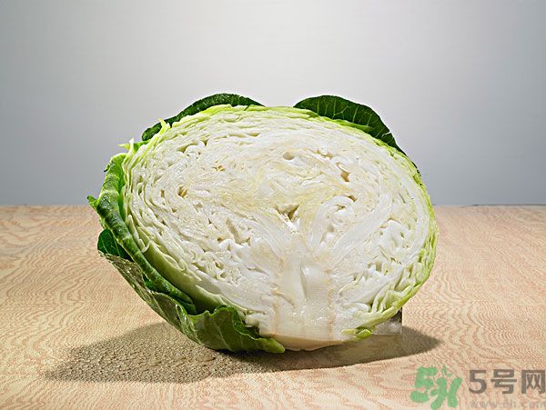 包菜外面爛了還能吃嗎？包菜里面有花可以吃嗎？
