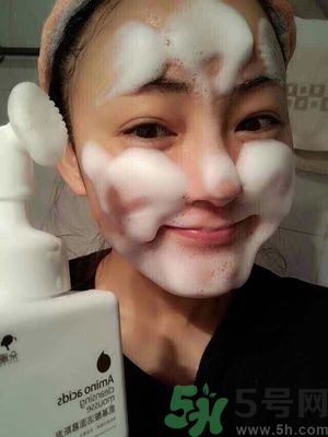 優(yōu)美成分零負(fù)擔(dān)清透水感凝霜適合什么年齡？優(yōu)美成分零負(fù)擔(dān)清透水感凝霜怎么樣？