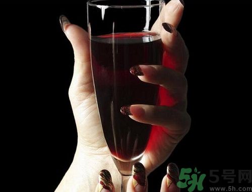 備孕期間女性能喝酒嗎？備孕的女性可以喝酒嗎？
