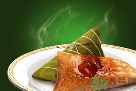 為什么煮粽子葉子會變黃？為什么煮粽子葉子會變色？