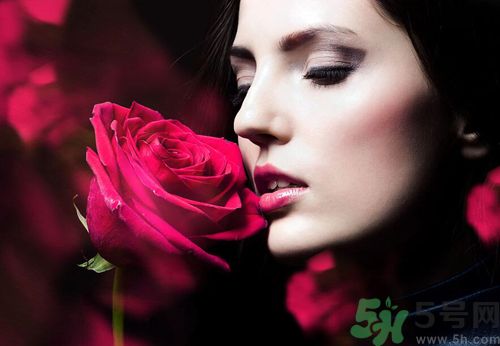 女性喝菖蒲酒有什么好處？女性喝菖蒲酒可以調(diào)經(jīng)嗎？