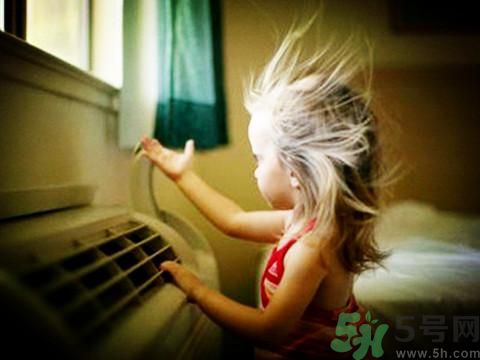 吹空調房間干燥怎么辦？吹空調怎么保濕？
