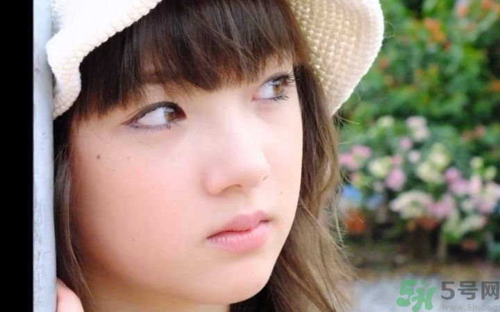 15歲變聲正常嗎？女生15歲才變聲正不正常？