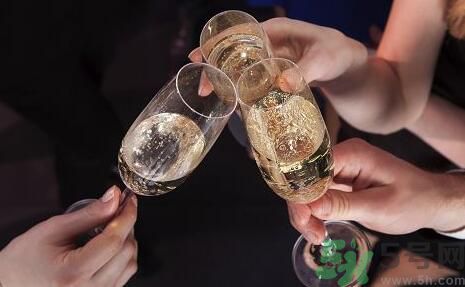 胡蘿卜汁可以解酒嗎？喝胡蘿卜汁可以醒酒嗎？