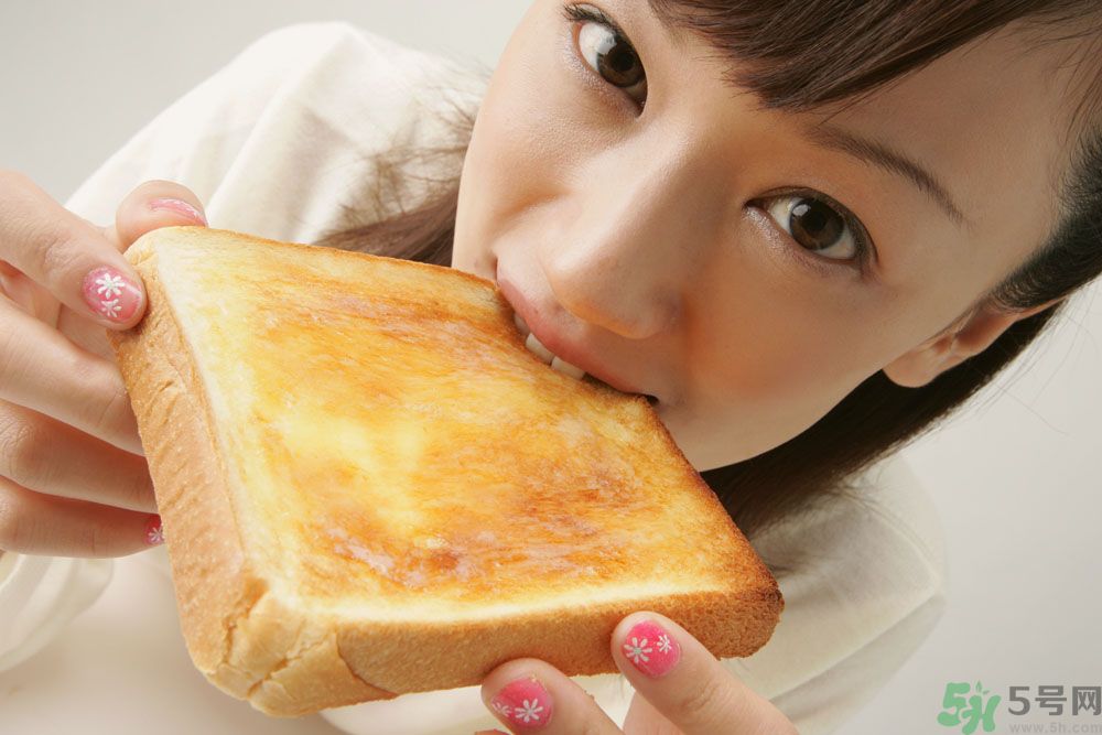 青春期女生吃很多是怎么回事？青春期女生很能吃怎么辦？