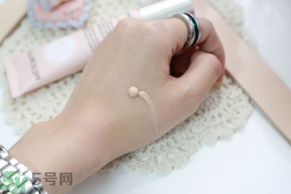 法國嬌蘭幻彩流星亮肌乳怎么使用？法國嬌蘭幻彩流星亮肌乳使用心得