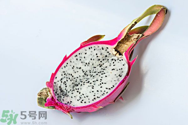 火龍果外面發(fā)霉了里面還能吃么？火龍果外皮爛了還能吃嗎？