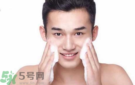 整天對著電腦，怎么減少對皮膚的傷害？