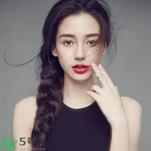 唇色深的人適合什么顏色的口紅？如何挑選口紅的顏色？
