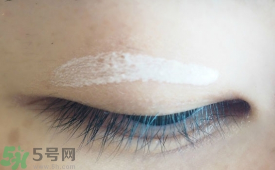 單眼皮怎么變雙眼皮了？單眼皮上面有一條線