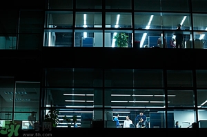 熬夜上火牙齦腫痛怎么辦？熬夜上火喉嚨痛怎么辦？