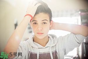 熬夜眼睛腫了怎么辦？熬夜眼睛紅了怎么辦？