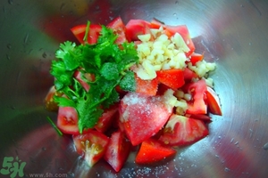 夏天秋葵怎么做好吃？秋葵在夏天怎么做？