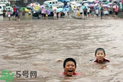 游泳喝到污水了怎么辦？游泳喝到臟水了會(huì)怎樣？