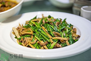 隔夜的韭菜能吃嗎？韭菜炒熟后第二天能吃嗎？