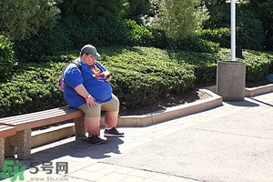 拜拜肉是怎么形成的？蝴蝶袖是怎么引起的？